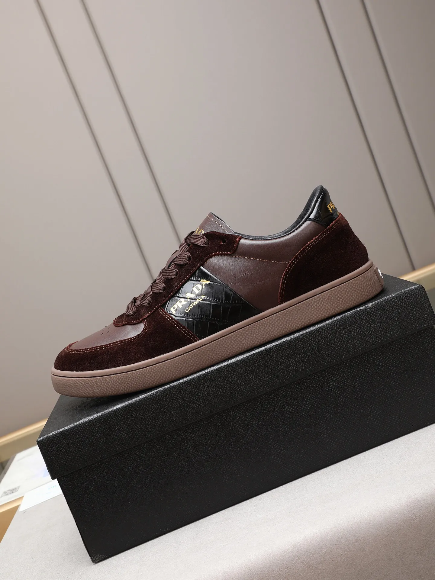 Men's shoes💰420💰 Brand: PRADA (Prada) Standard code: Men's code 38–44 (45 can be customized) Material: Original cowhide, breathable sheep lining Special outsole Style category: Men's fashionable casual sneakers Low-key luxury! Color: actual picture color